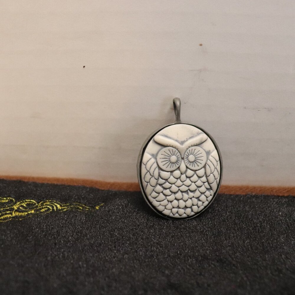 Qwl Reversable Pendant‎ no chain